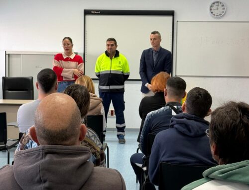 La Aldea de San Nicolás da la bienvenida a las 12 personas que durante un año formarán parte de la plantilla municipal